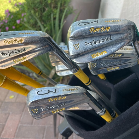 wilson 11 pc golf set Patty Berg edition in right hand , steel shafts - Picture 3 of 8